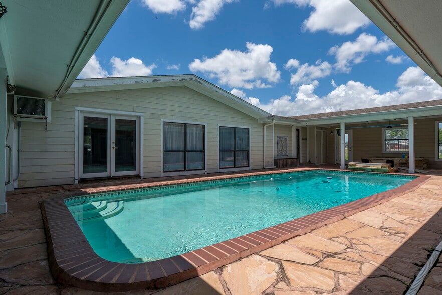 3345 E Austin St, Giddings, TX for sale - Building Photo - Image 3 of 65