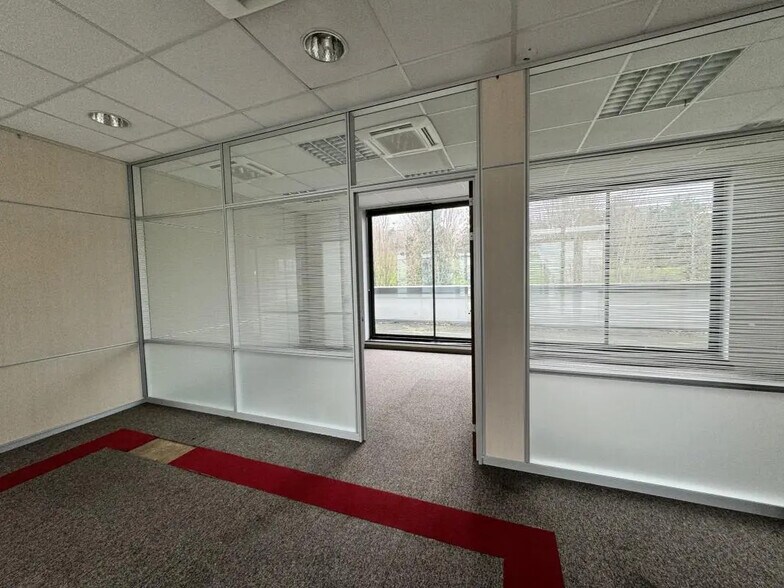 Flex in Rosny-sous-Bois for lease - Interior Photo - Image 1 of 19