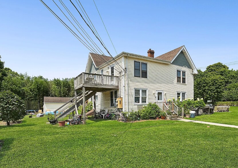 134 Ponquogue Ave, Hampton Bays, NY à vendre - Photo du bâtiment - Image 3 de 15