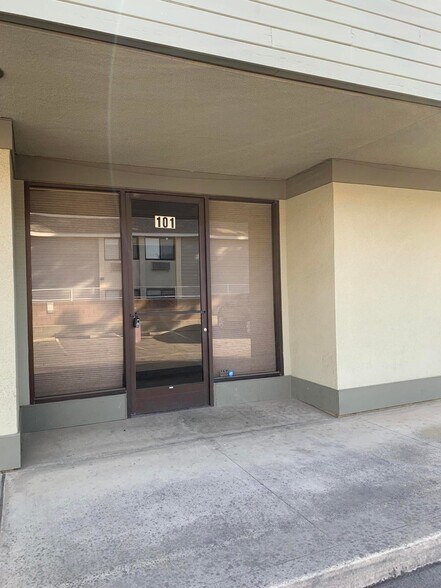 880 E Merritt Ave, Tulare, CA à louer - Photo du bâtiment - Image 1 de 1