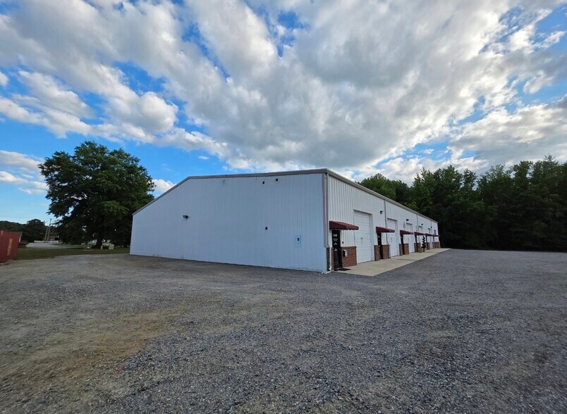 3484-3490 Cameron Dr, Sanford, NC à louer - Photo du bâtiment - Image 2 de 30