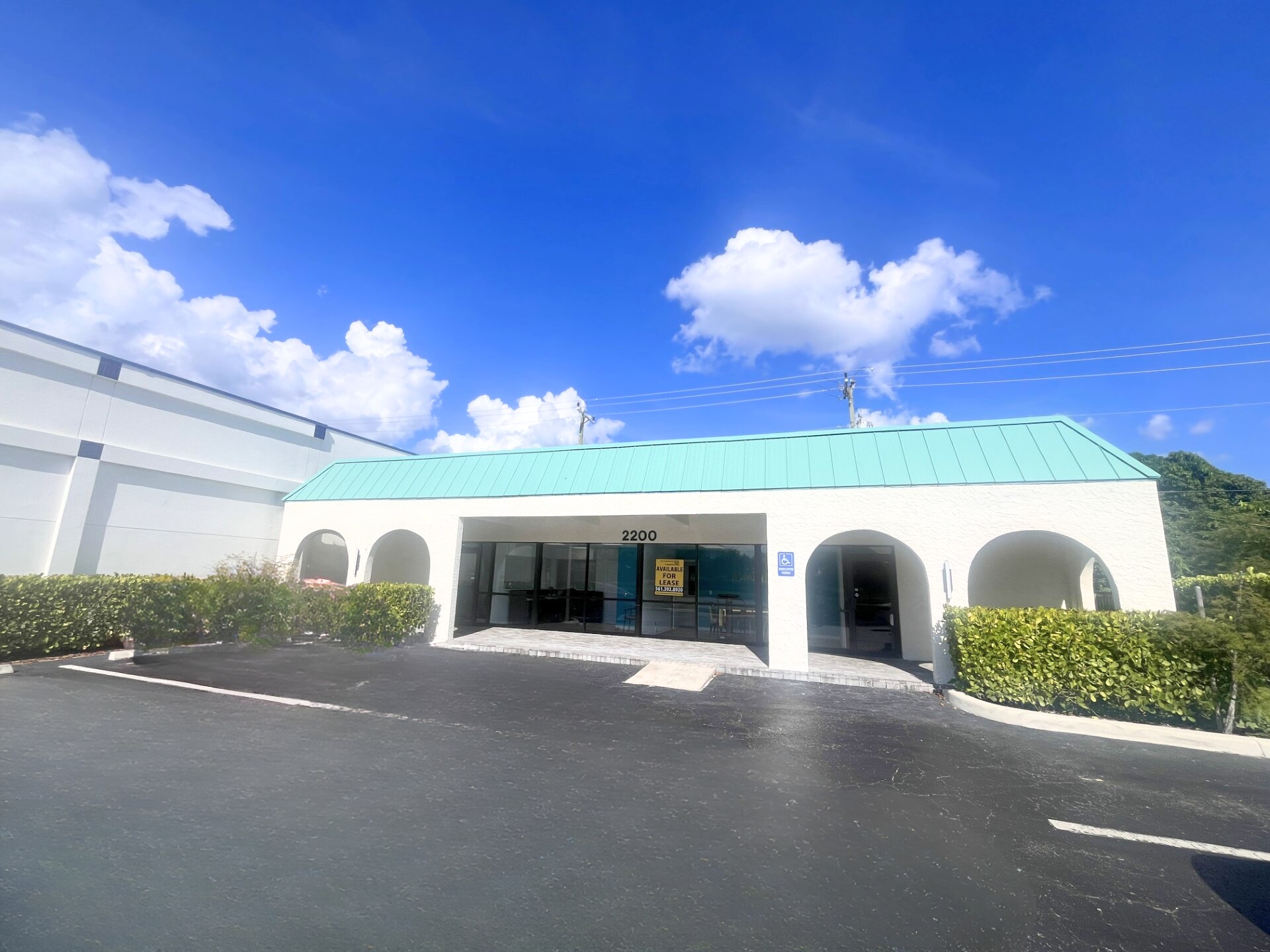 2200 N Dixie Hwy, Boca Raton, FL à vendre Photo du bâtiment- Image 1 de 1