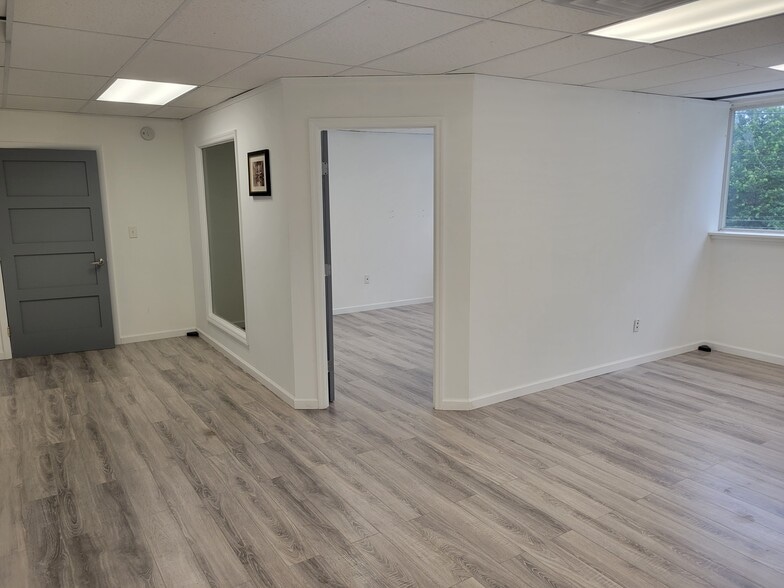 15302 Baisley Blvd, Jamaica, NY for lease - Interior Photo - Image 2 of 18