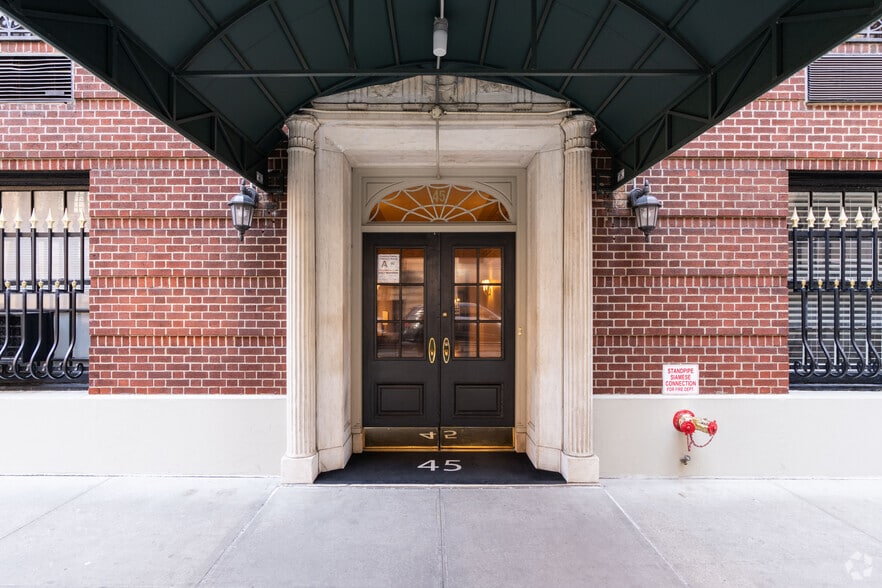 45 E 62nd St, New York, NY for sale - Building Photo - Image 2 of 5