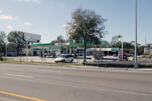 Plus de détails pour 6927-6935 Little Rd, New Port Richey, FL - Commerce de détail à louer