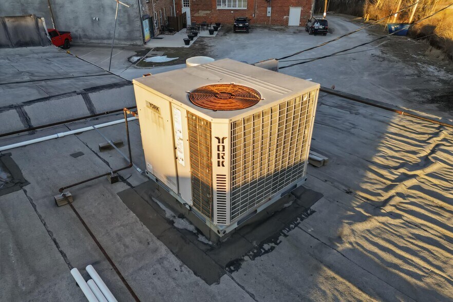 451 S Thompson Ave, Excelsior Springs, MO à vendre - Photo du bâtiment - Image 3 de 70