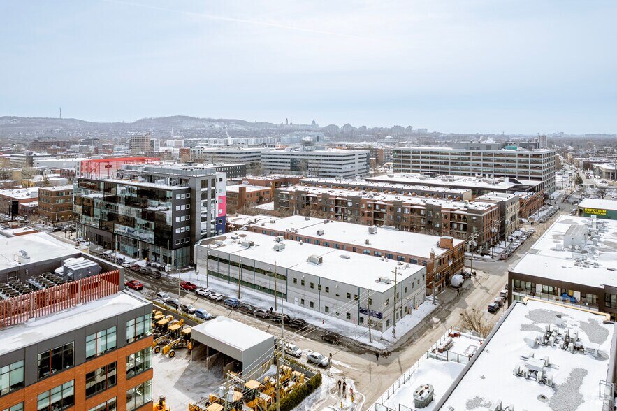 7240 Rue Waverly, Montréal, QC à louer - Photo principale - Image 1 de 20