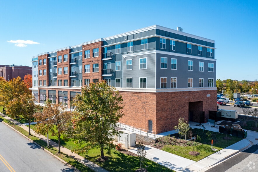 1100 E 33rd St, Baltimore, MD à louer - Photo du bâtiment - Image 3 de 6
