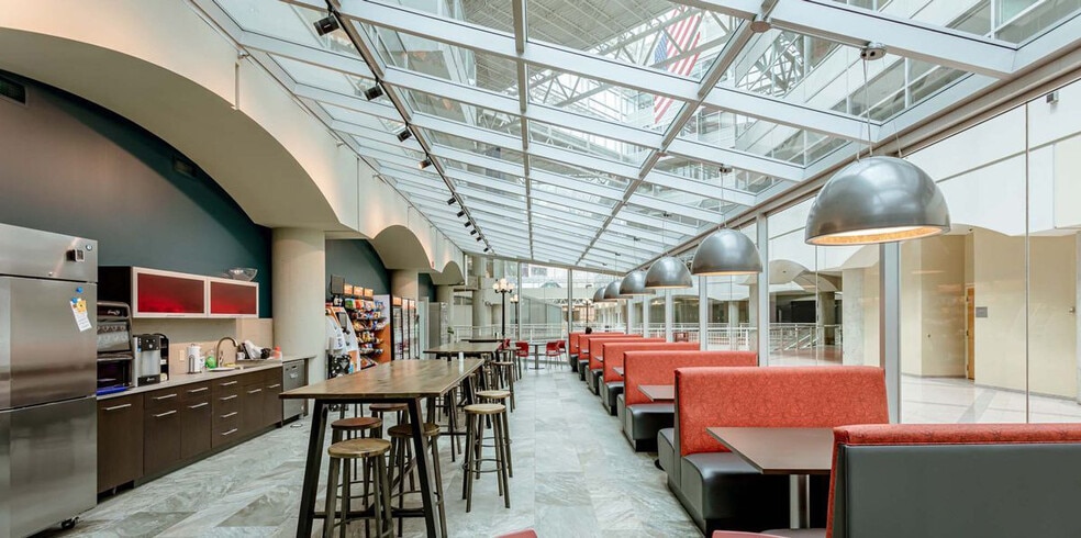 441 S Salina St, Syracuse, NY for lease - Building Photo - Image 3 of 10