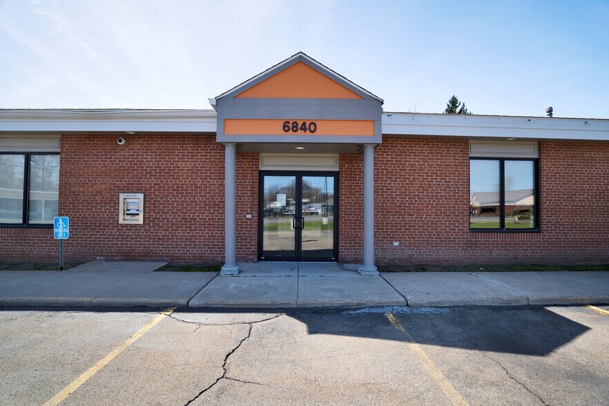 6840 Erie Rd, Derby, NY à louer - Photo du bâtiment - Image 2 de 15