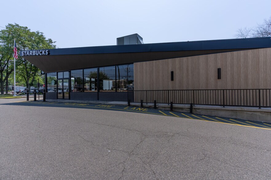 177 Route 17 S, Paramus, NJ à vendre - Photo du bâtiment - Image 2 de 8