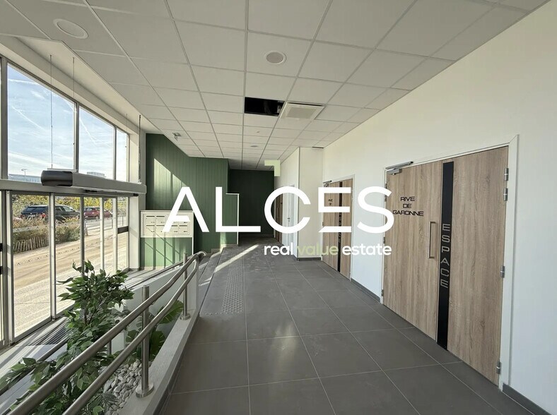 9 Rue La Seiglière, Bordeaux for lease - Lobby - Image 2 of 6