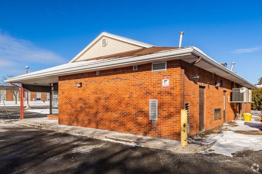 350 Viewmount Dr, Ottawa, ON à louer - Photo du bâtiment - Image 2 de 3