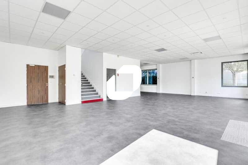 Flex in Le Blanc-Mesnil for lease Interior Photo- Image 1 of 27