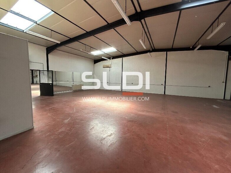 Flex in Genay for lease - Interior Photo - Image 3 of 9