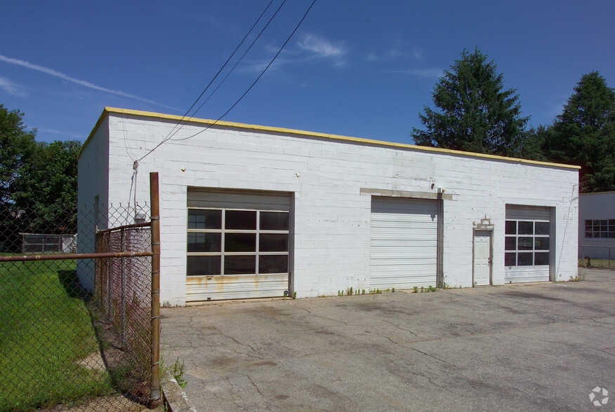 793 Main Rd, Tiverton, RI à vendre - Photo du bâtiment - Image 2 de 10