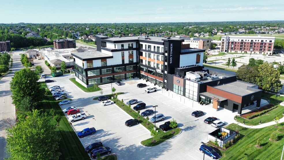 595 S 60th St, West Des Moines, IA à louer - Photo du bâtiment - Image 2 de 7