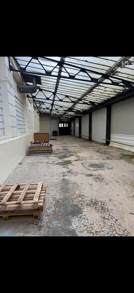 Retail in Bobigny for lease - Interior Photo - Image 1 of 7
