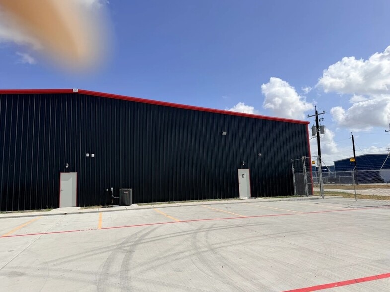 109 N FM 509, Harlingen, TX for lease - Building Photo - Image 2 of 6