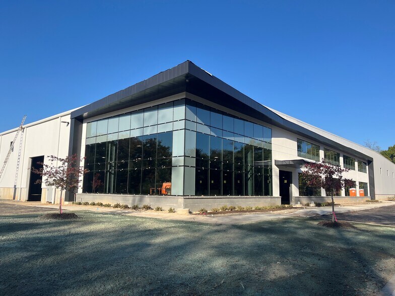 13960 Ironwood Dr, Grand Rapids, MI for lease - Building Photo - Image 2 of 9