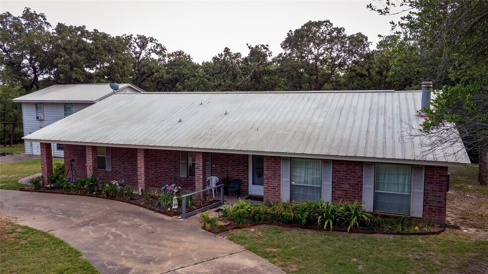 1213 Lakeland Loop, Hilltop Lakes, TX for sale - Building Photo - Image 3 of 27