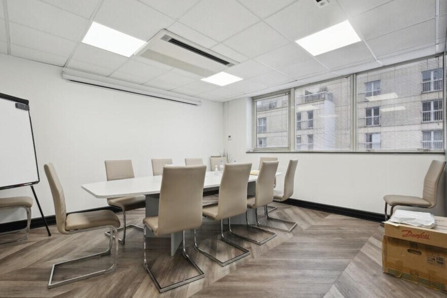 123-125 Rue Victor Hugo, Levallois-Perret for lease - Interior Photo - Image 3 of 5