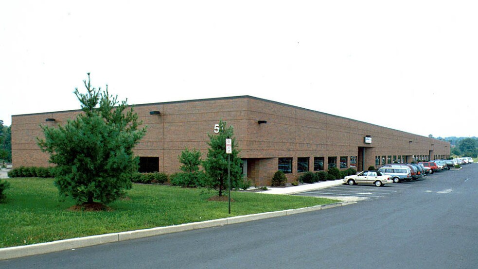 51 Stouts Ln, Monmouth Junction, NJ à louer - Photo principale - Image 2 de 6