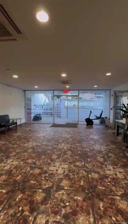 14627 Beech Ave, Flushing, NY 11355 - Unité C2 -  - Photo intérieure - Image 2 of 8