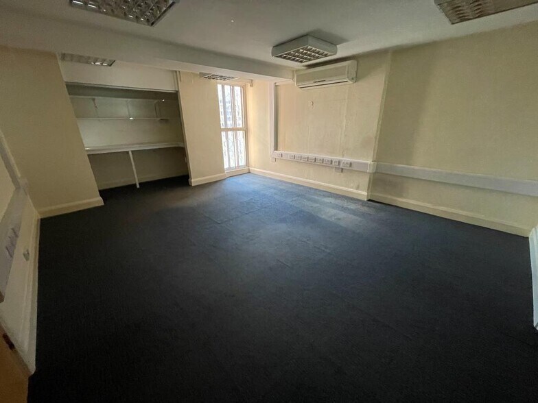 9 Market Pl, Pontefract à louer - Photo du bâtiment - Image 2 de 11