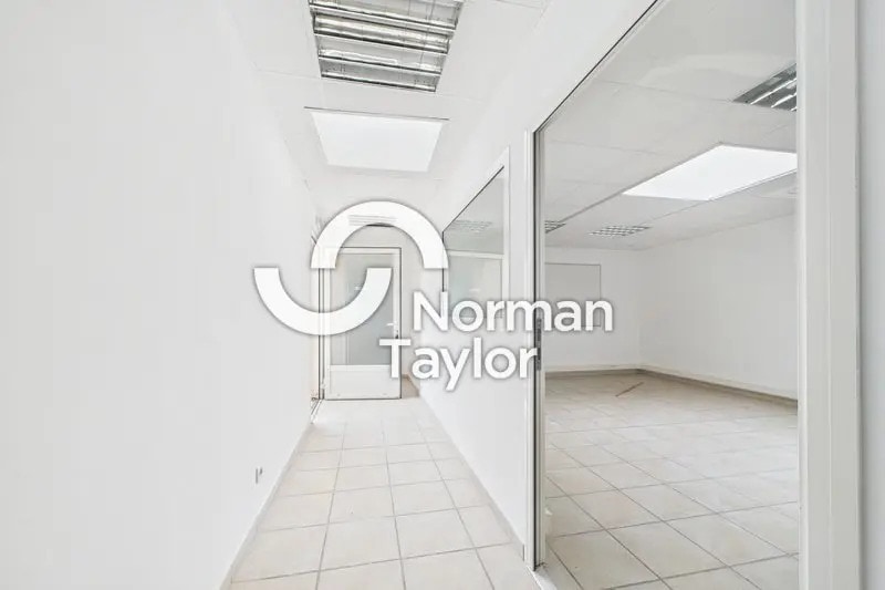 Office in Montpellier for lease - Interior Photo - Image 3 of 12