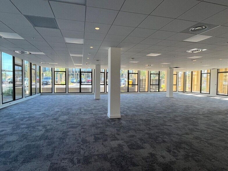 Office in Aix-en-Provence for lease - Building Photo - Image 3 of 12