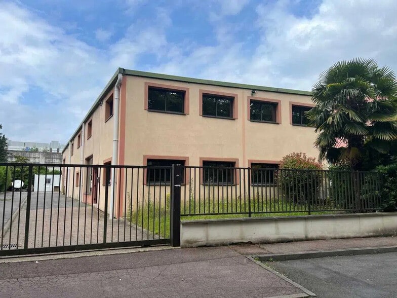 12 Rue Jean-Baptiste Huet, Jouy-en-Josas for sale - Building Photo - Image 2 of 12