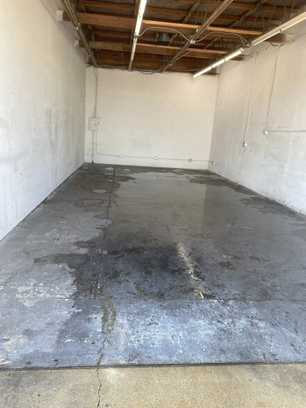 195 E Easy St, Simi Valley, CA for lease - Building Photo - Image 3 of 6