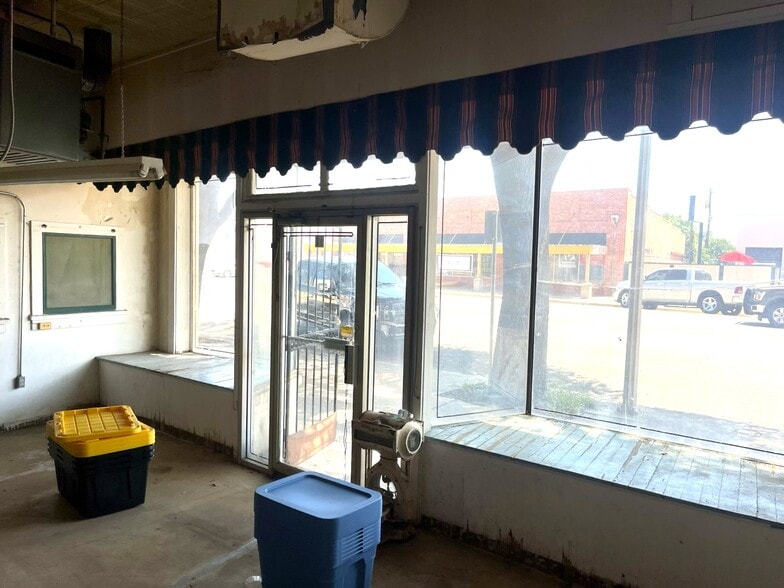 113 N Chadbourne St, San Angelo, TX for sale - Building Photo - Image 2 of 8
