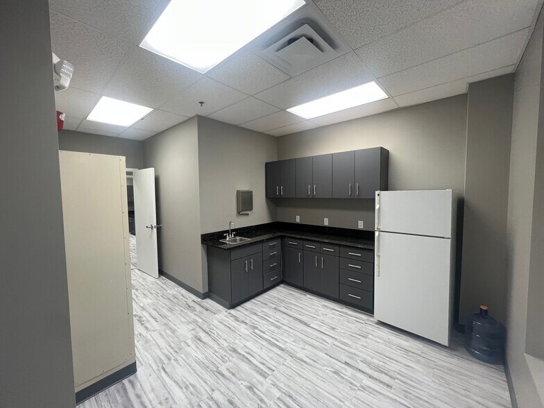 4260 Glendale Milford Rd, Blue Ash, OH à louer - Photo du bâtiment - Image 2 de 24