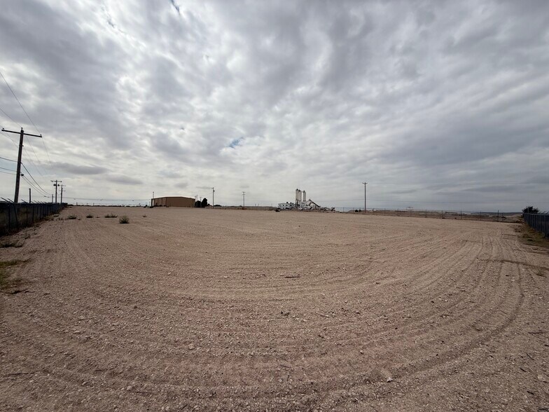 2916 Boyd Dr, Carlsbad, NM à louer - Photo du bâtiment - Image 3 de 14