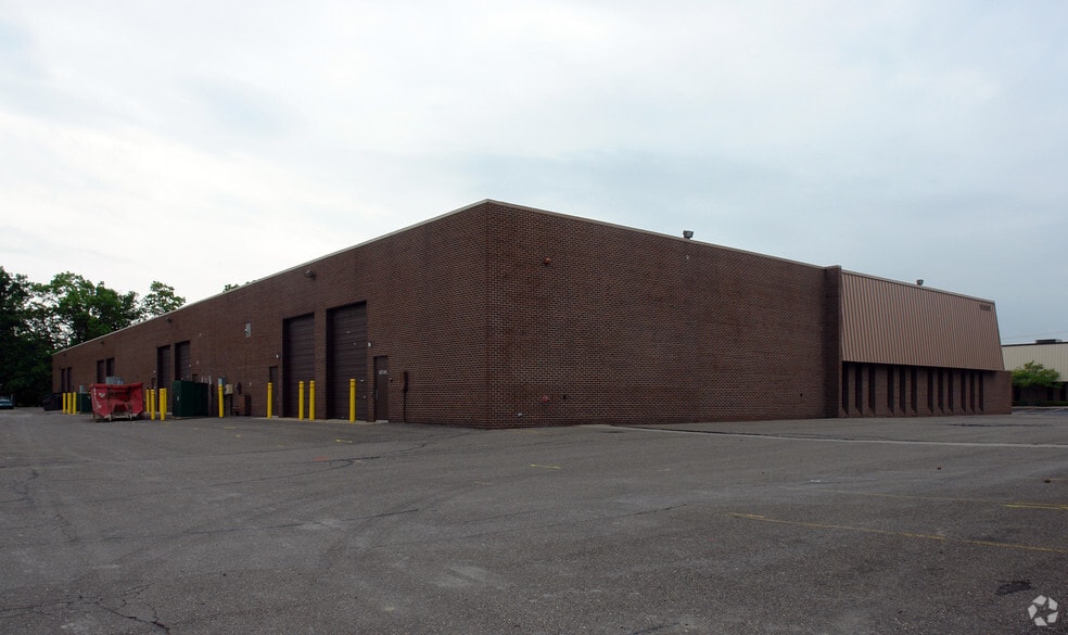 15101 Century Dr, Dearborn, MI for lease - Building Photo - Image 2 of 2