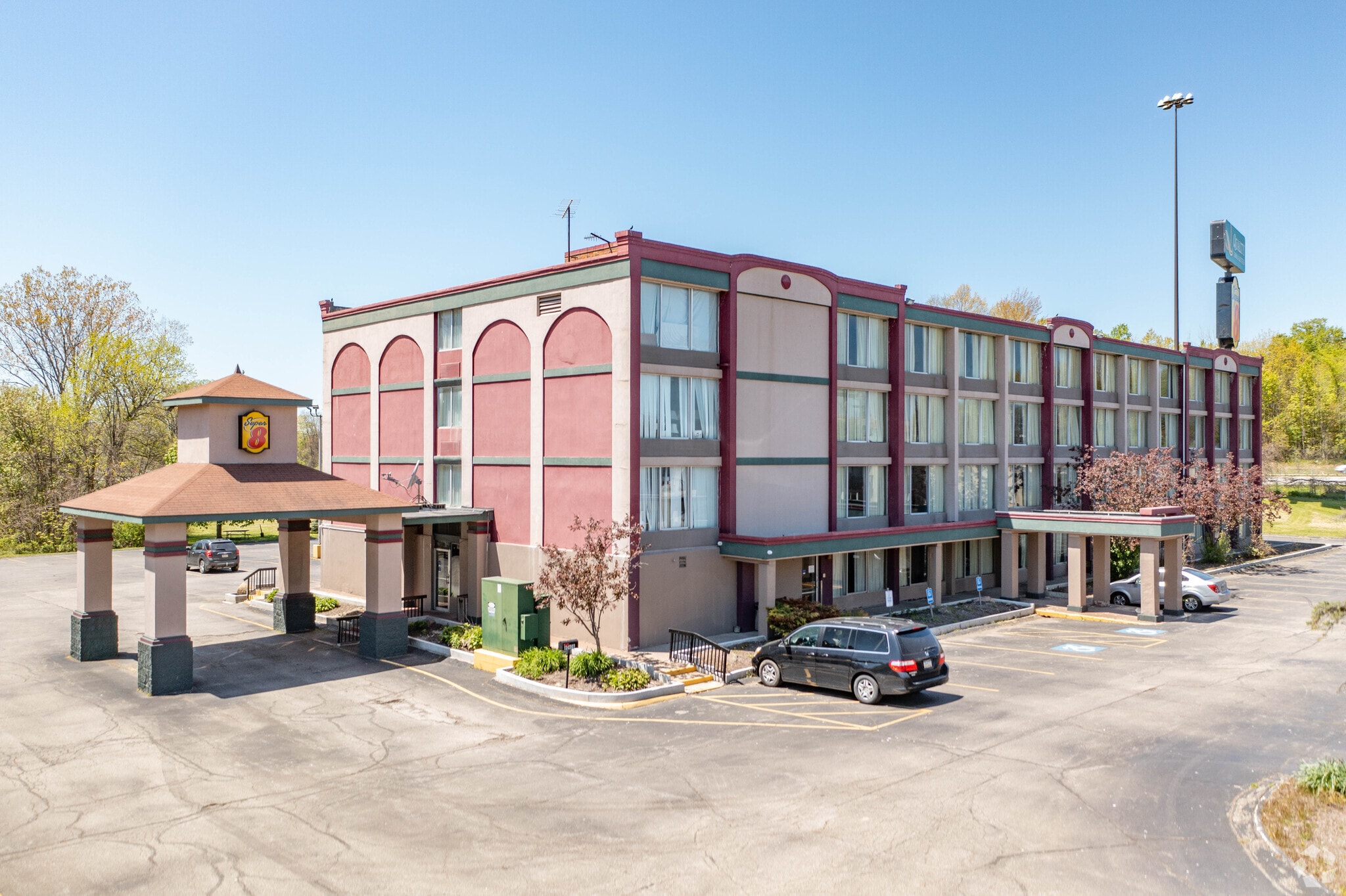 8040 Perry Hwy, Erie, PA for sale Primary Photo- Image 1 of 17