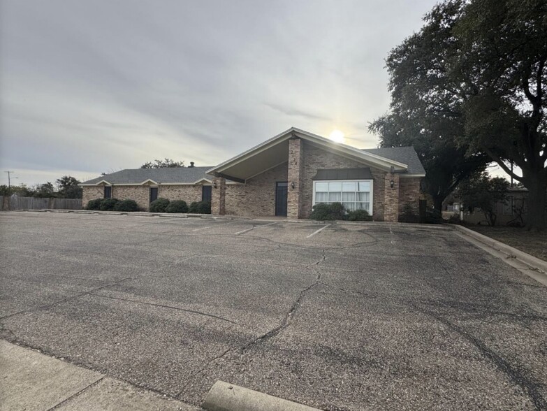 2124 N 25th St, Waco, TX for sale - Building Photo - Image 2 of 73