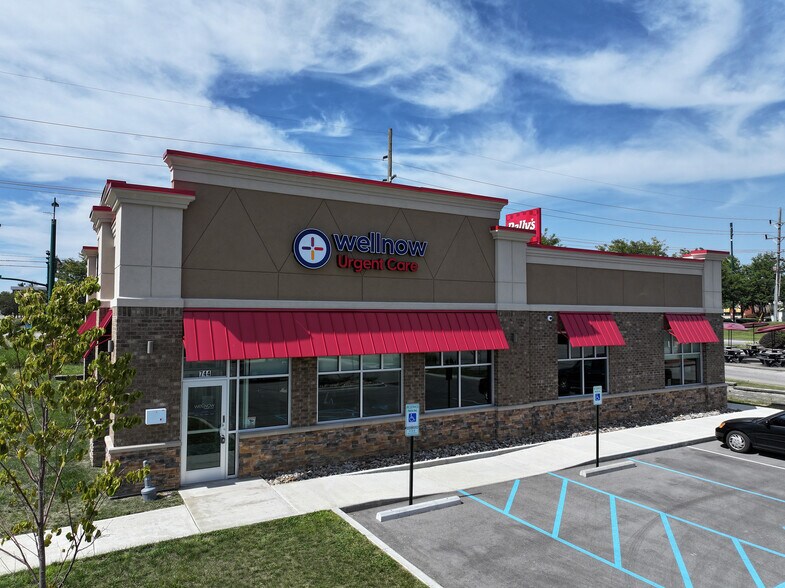 744 E Lewis and Clark Pky, Clarksville, IN à vendre - Photo du bâtiment - Image 2 de 6