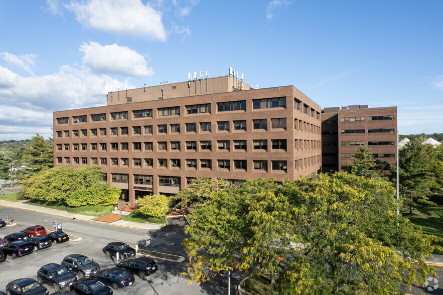1 University Plz, Hackensack, NJ à louer - Photo du bâtiment - Image 2 de 5