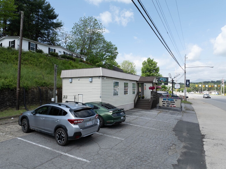 8305 Carolina Blvd, Clyde, NC for sale - Building Photo - Image 3 of 8