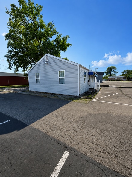 2207 Fowler St, Anderson, IN for sale - Building Photo - Image 2 of 12