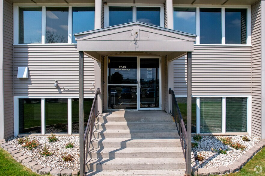 2345 Rice St, Roseville, MN à louer - Photo du bâtiment - Image 3 de 5