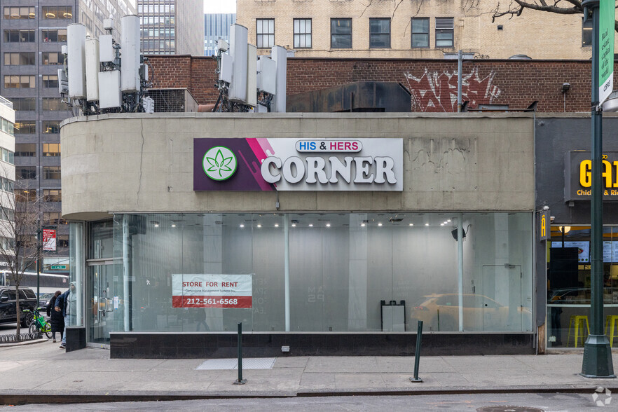 716 Third Ave, New York, NY for lease - Building Photo - Image 2 of 6