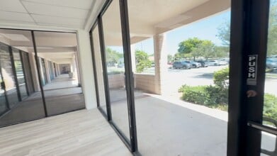 7101-7225 W Oakland Park Blvd, Lauderhill, FL à louer - Vidéo sur l’inscription commerciale