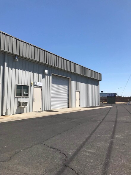 1197 Vanderbilt Cir, Manteca, CA à louer - Photo du bâtiment - Image 2 de 4