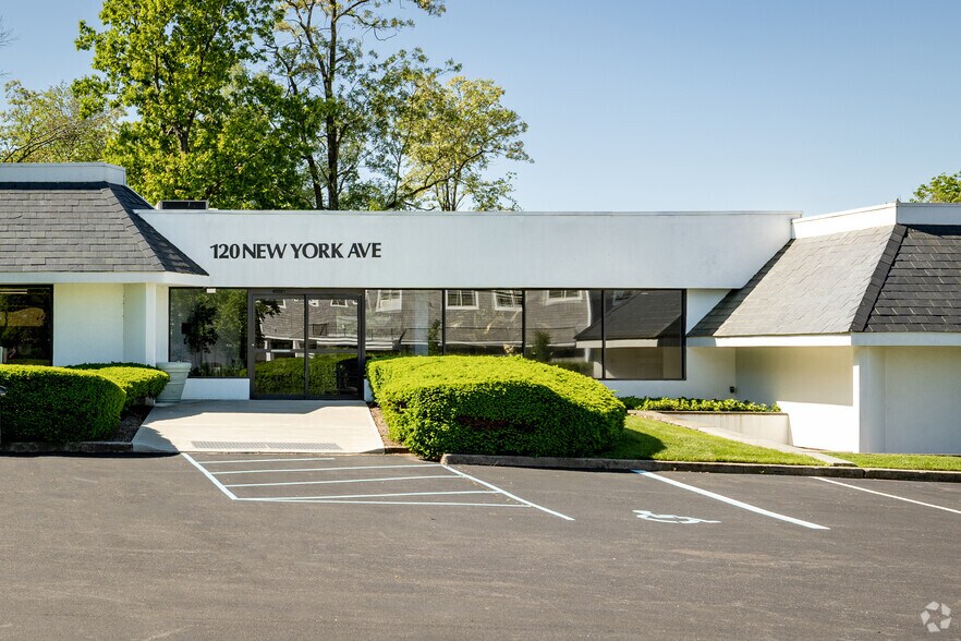 120 New York Ave, Huntington, NY à vendre - Photo du bâtiment - Image 3 de 6