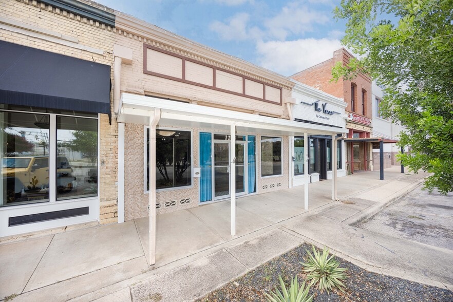 1118 18th St, Hondo, TX for sale - Building Photo - Image 3 of 43