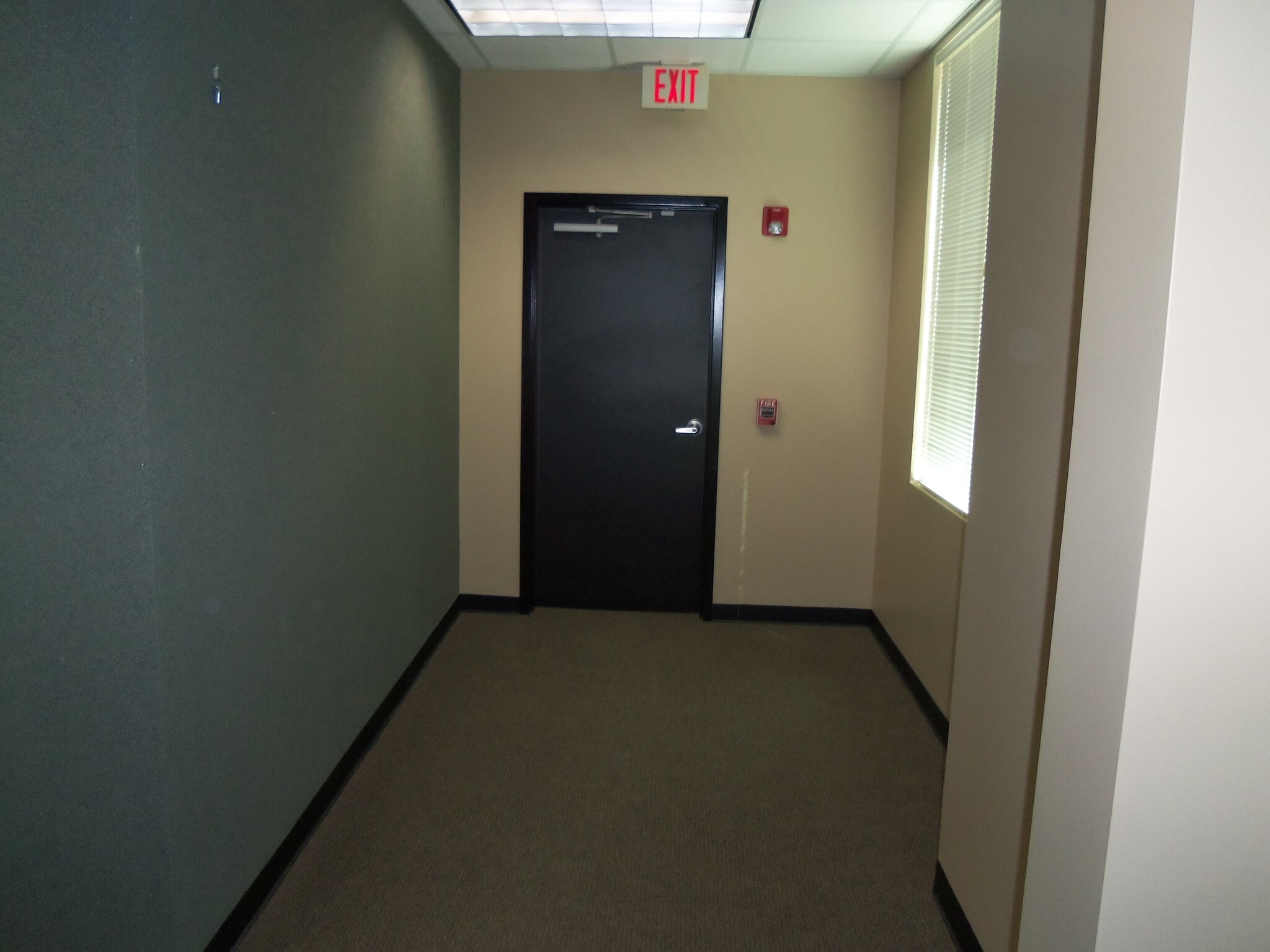 121 E Magnolia St, Friendswood, TX à louer Photo intérieure- Image 1 de 8